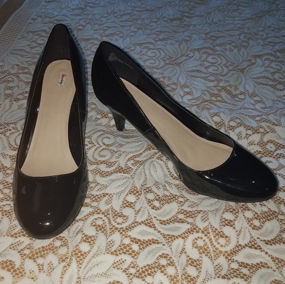 Olsenboye black heels sz 11M